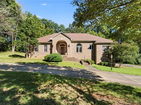4147 Denton Rd, Thomasville, NC 27360