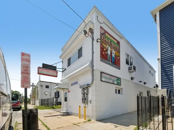 639 S Broad St, Elizabeth City, NJ 07202