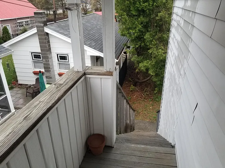 Private Entryway