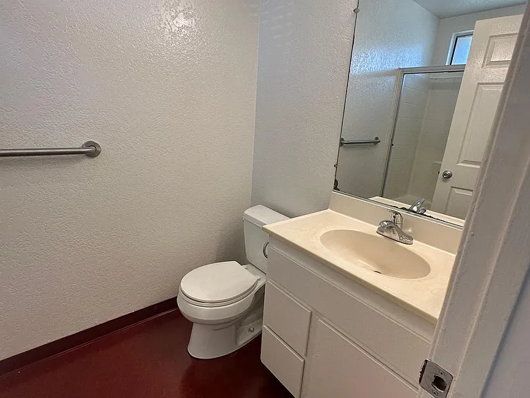 1108 Molino Ave #1 — Photo 5
