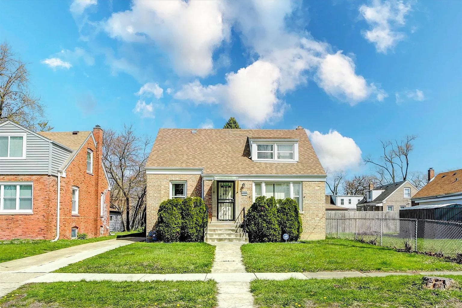 14143 Manor Ave photo 1