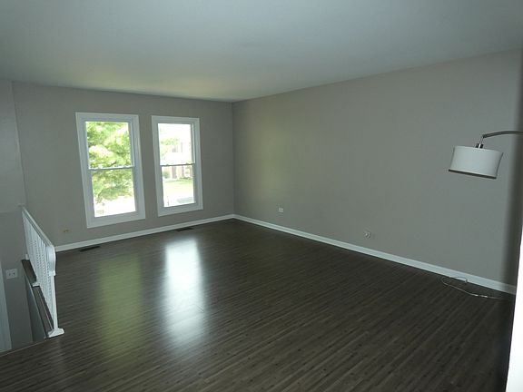 2nd image of 584 Kingston Ct