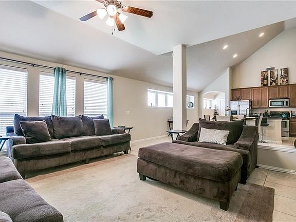 3rd image of 1102 Thicket Dr