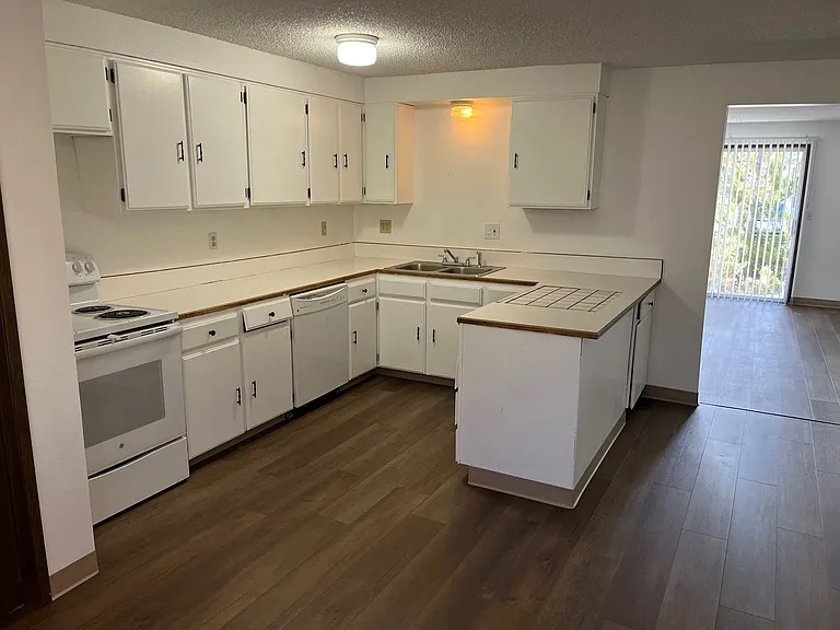 1915 Dawn Ct — Photo 4
