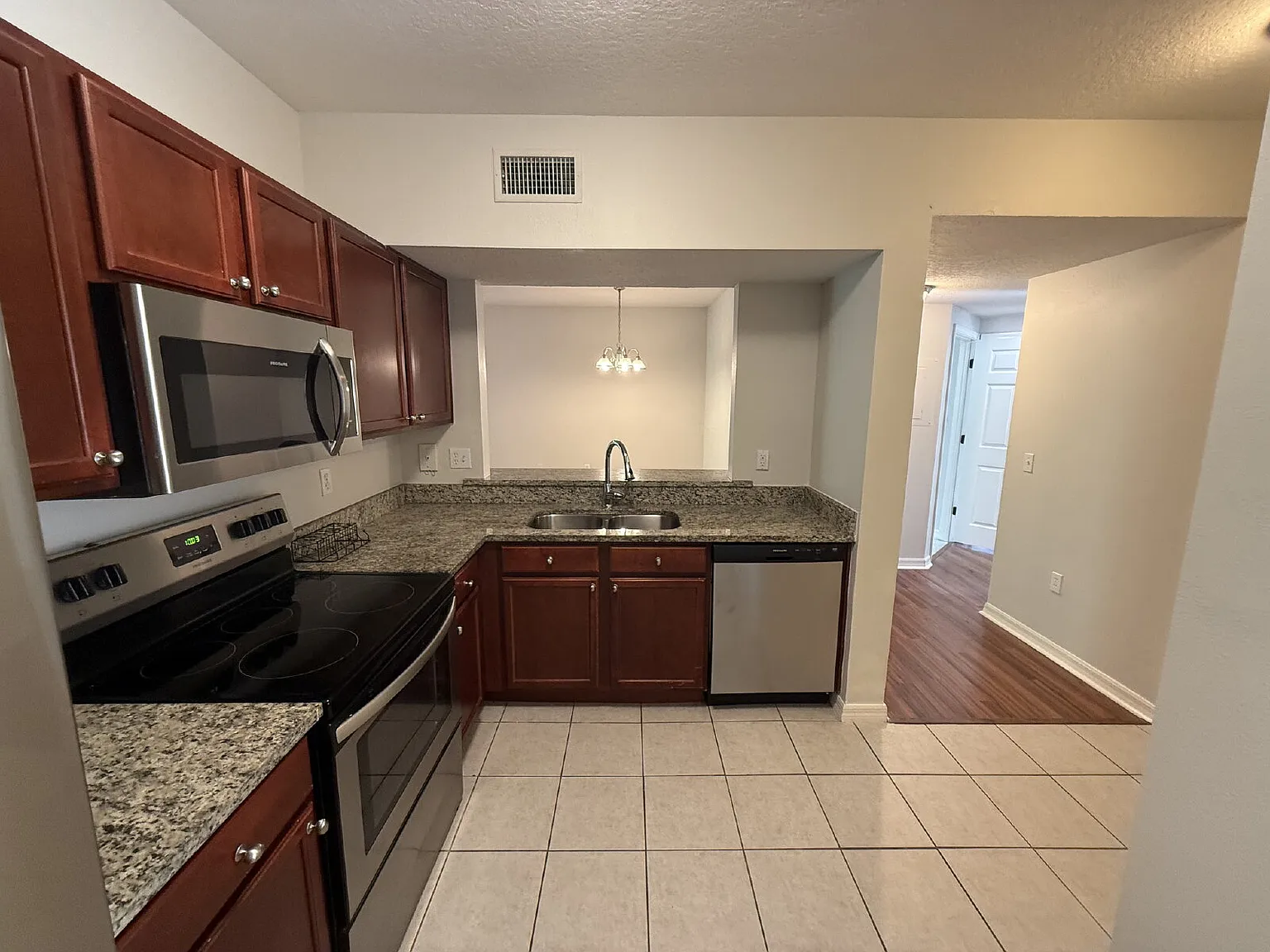 3 bed, 2.0 bath, 1124 sqft, $1,850 — Photo 3