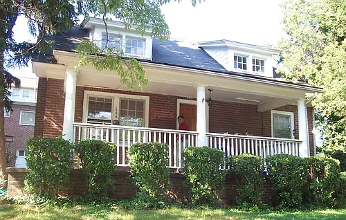 1305 John St Photo 1