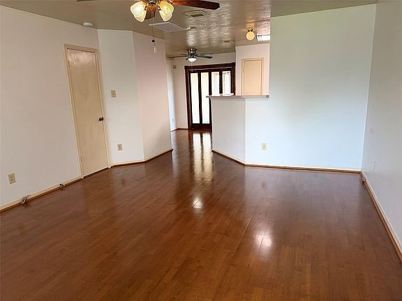5th image of 1036 Birnham Woods Blvd