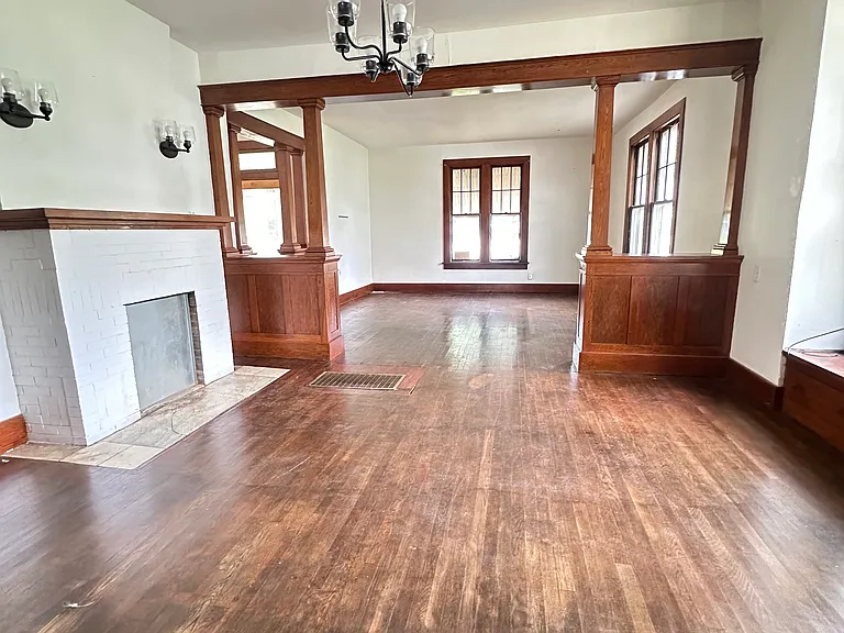 400 N Locust St — Photo 2