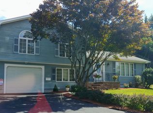 10 Ruggieri Cir, Cranston, RI 02920