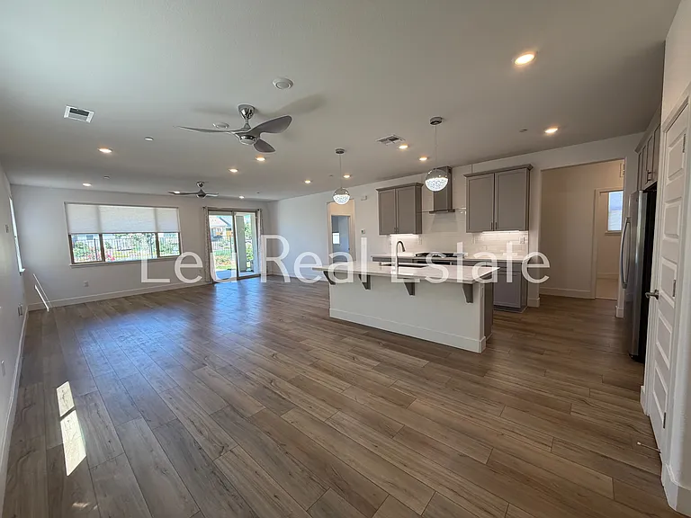 8961 Cerro Vista Dr — Photo 8