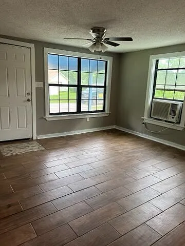 6710 Phillips Ln — Photo 12