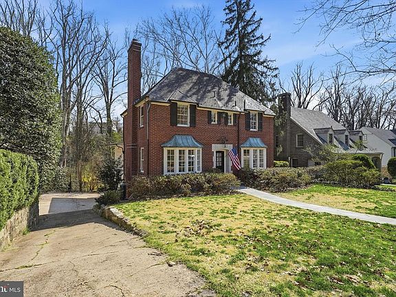 3rd image of 4938 Quebec St NW