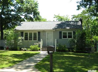 40 Thorne St, Ronkonkoma, NY 11779