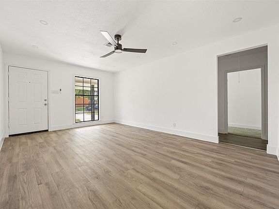 5th image of 608 Lloyd Dr
