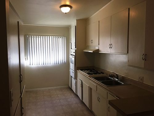 5th image of 1220 S Barrington Ave APT 04