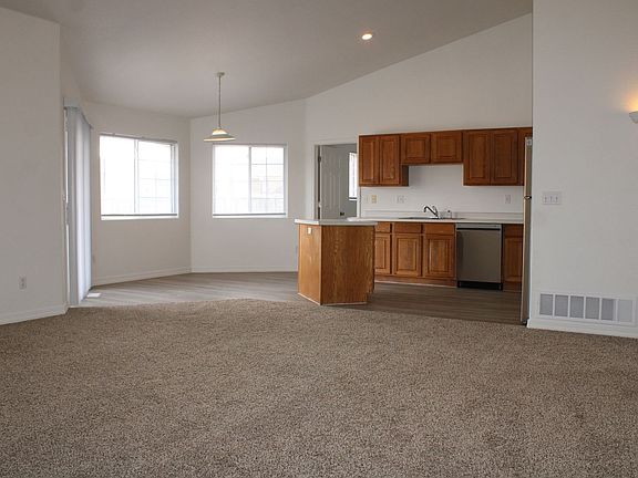4th image of 165 S Stardust Cir
