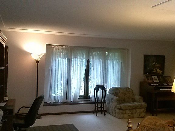 LARGE FORMAL LIVING ROOM