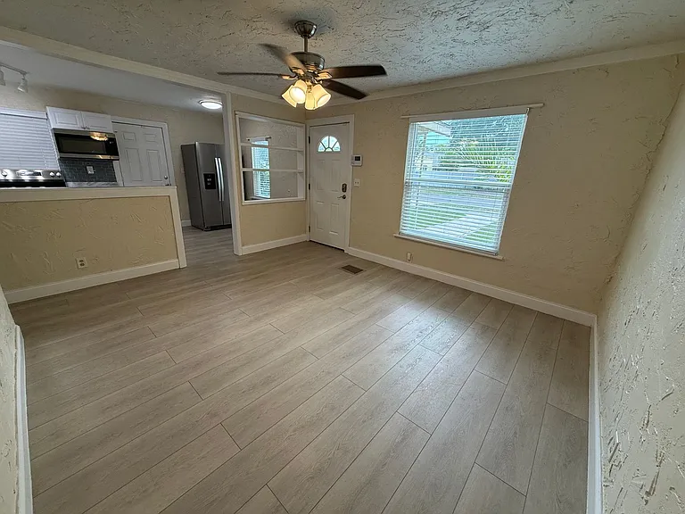 3833 Iris St N — Photo 4