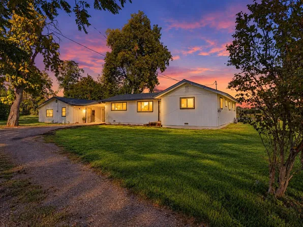 19002 W Niles Ln, Redding, CA 96002