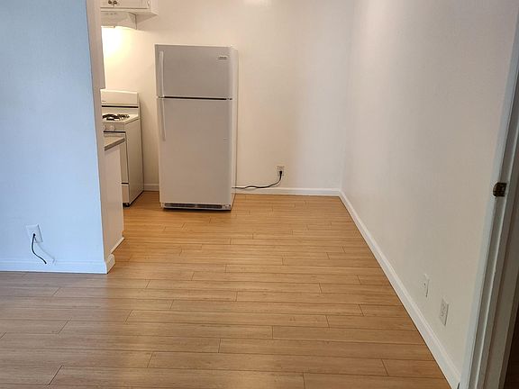 3rd image of 3868 S Centinela Ave APT 7