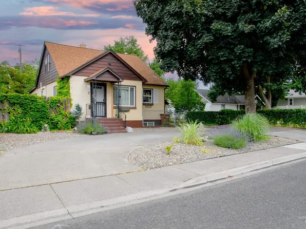 915 3rd St, Clarkston, WA 99403