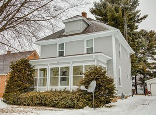657 E Oak St, Juneau, WI 53039