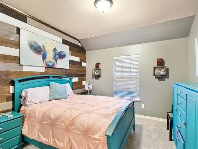 1052 Lufkin Ln — Photo 17