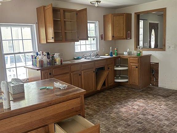 2nd image of 624 Dearborn Dr