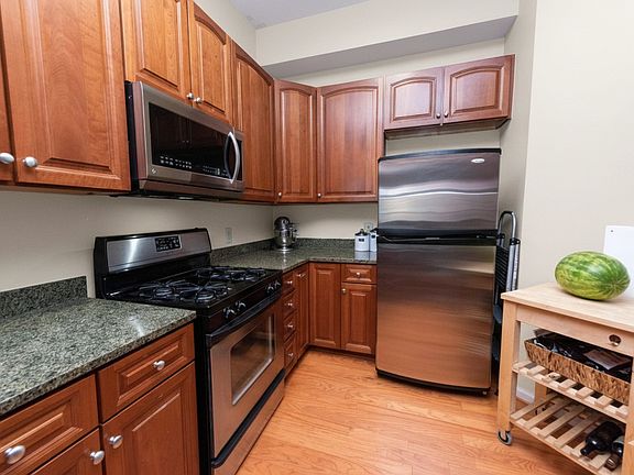 5th image of 309 Holland Ln Unit 226