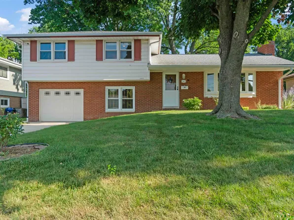 1407 W Clarewood Ave, Peoria, IL 61614