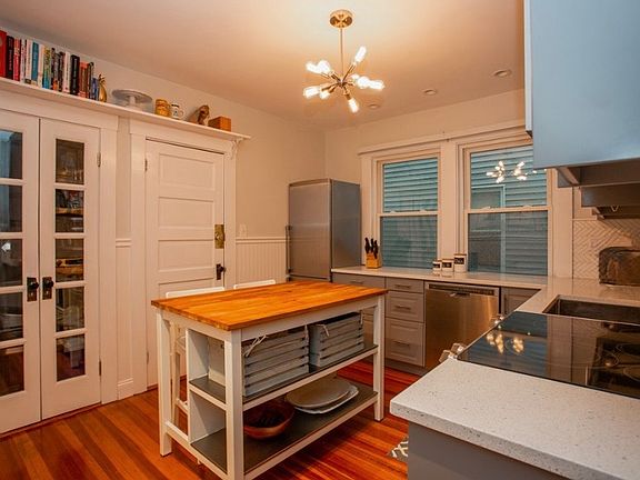 4th image of 19 Hallam St #2