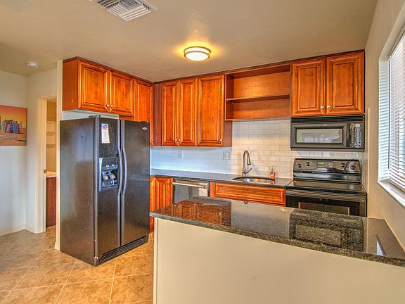 3rd image of 10632 Woods Cir