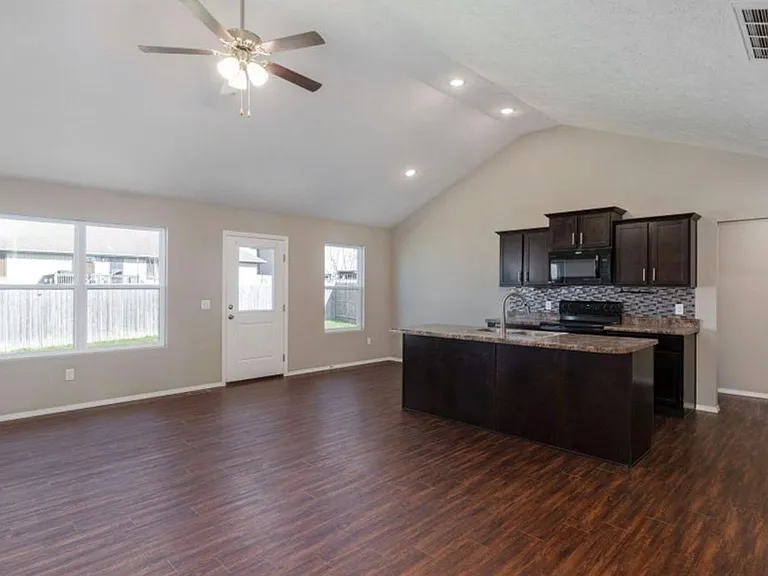 1450 S Olde Savannah Ave — Photo 2