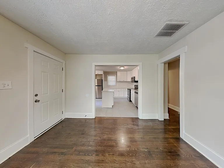 2875 3rd Ave SW #A — Photo 3