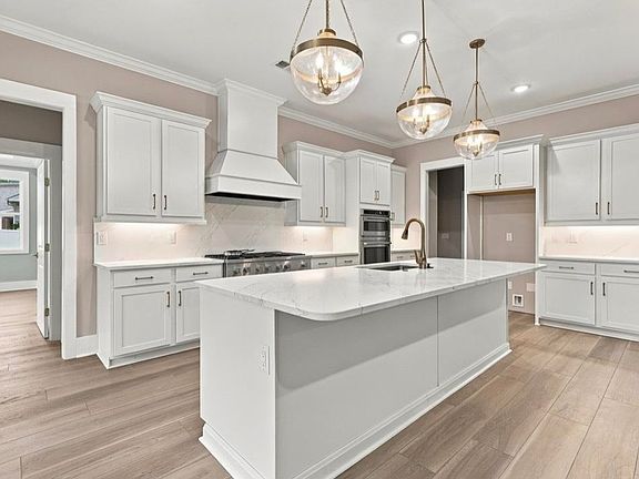 2nd image of 1113 Golf View Dr.