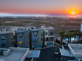 1068 Hampton Dr, Costa Mesa, CA 92627