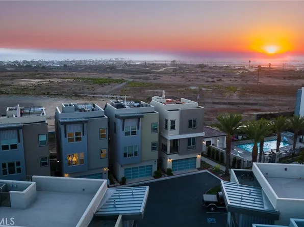 1068 Hampton Dr, Costa Mesa, CA 92627