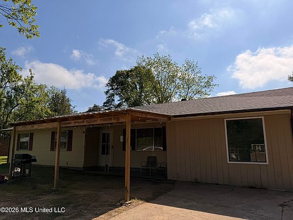 3rd image of 527 Carpenter St