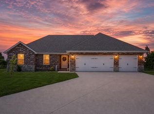 230 W Canterbury Ln, Willard, MO 65781