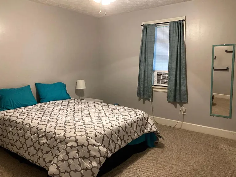 180 Sayemore Dr — Photo 2