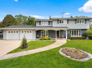 260 Roselawn Blvd, Green Bay, WI 54301