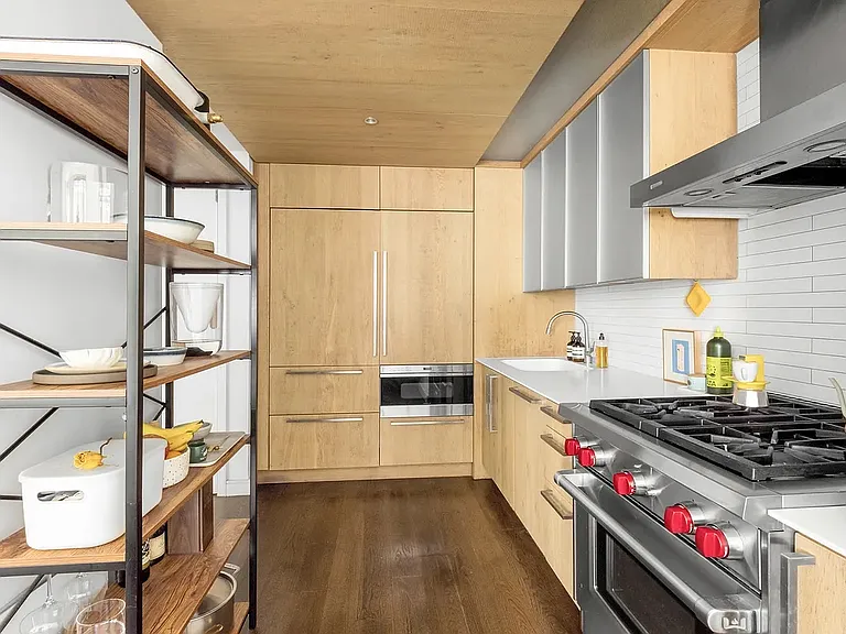 211 E 13th St #1D — Photo 3