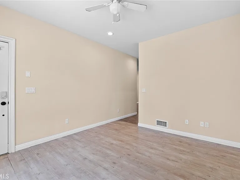221 N Raymond Ave #8 — Photo 5