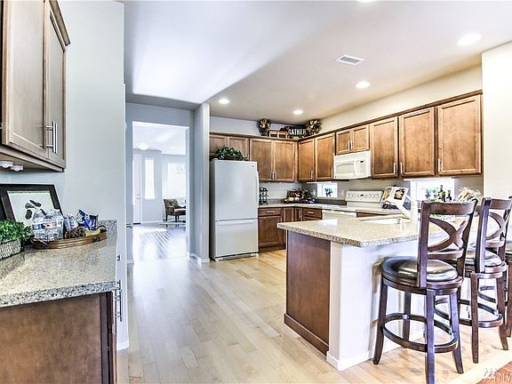 5th image of 4877 Bend Dr NE