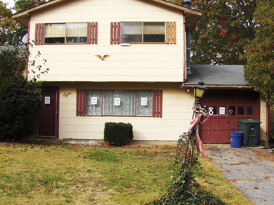 1st image of 8 Mulberry Ln