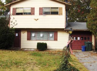 8 Mulberry Ln, Lakewood, NJ 08701