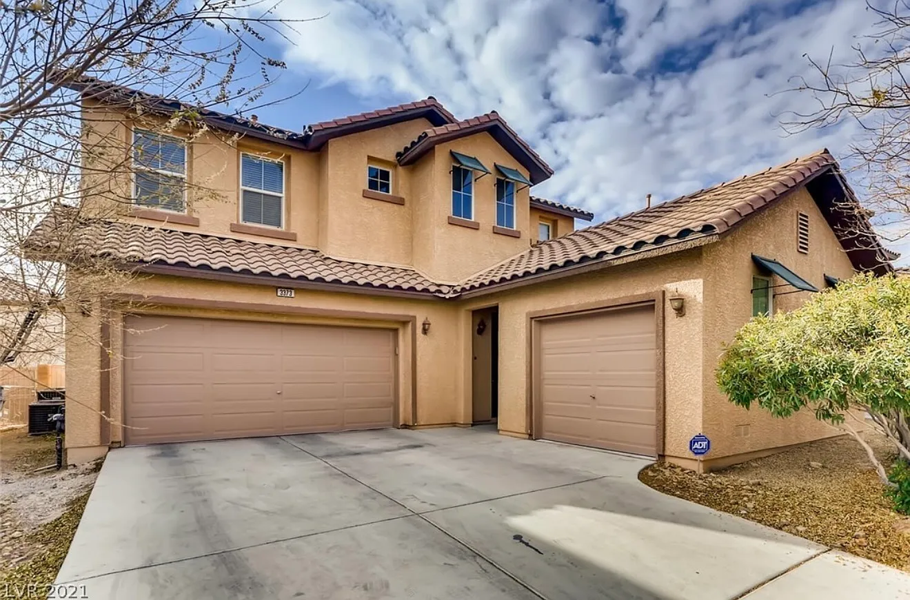 4 bed, 2.5 bath, 2262 sqft, $2,495 — Photo 1