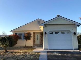 3 Beaumont Ct, Toms River, NJ