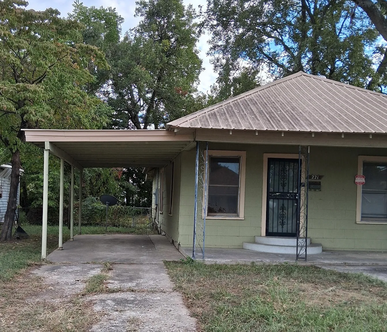 3 bed, 936 sqft, $895 — Photo 3
