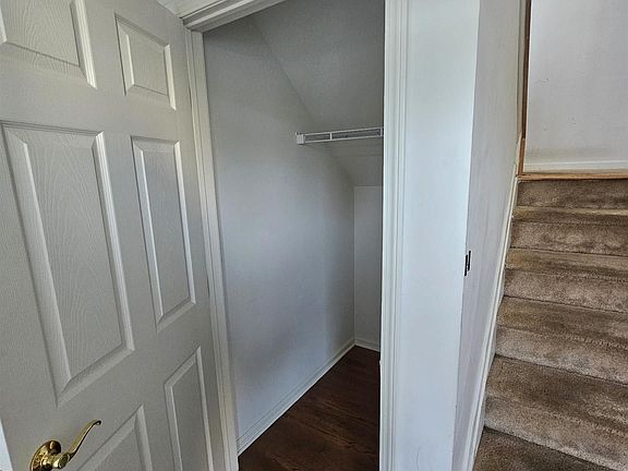 4th image of 50 E Woodland Ave #50